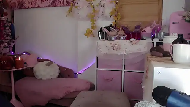 elyink online show from January 9, 12:30 pm