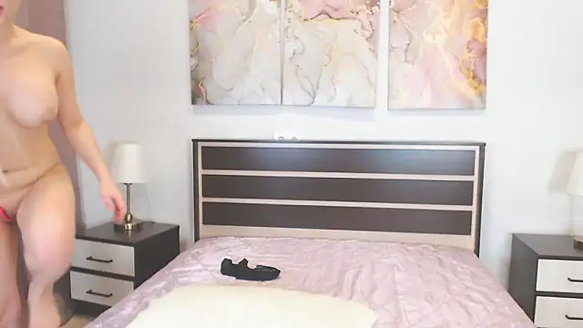 Snapshot of Yulianna_Smith chatting on December 15, 11:09 pm Yulianna Smith online show from December 15, 11:09 pm