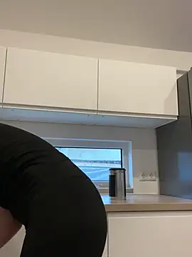 Snapshot of Suesse_Schnitte chatting on December 10, 8:19 am Suesse Schnitte online show from December 10, 8:19 am