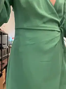 Snapshot of Suesse_Schnitte chatting on December 11, 12:23 pm Suesse Schnitte online show from December 11, 12:23 pm