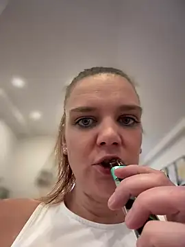 Snapshot of Suesse_Schnitte chatting on January 14, 9:13 am Suesse Schnitte online show from January 14, 9:13 am