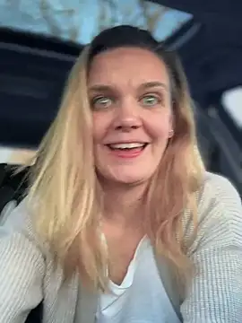 Snapshot of Suesse_Schnitte chatting on February 20, 3:41 pm Suesse Schnitte online show from February 20, 3:41 pm