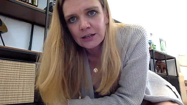 Snapshot of Suesse_Schnitte chatting on March 20, 9:04 am Suesse Schnitte online show from March 20, 9:04 am