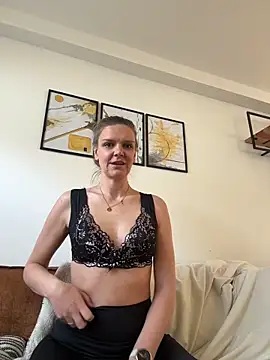 Snapshot of Suesse_Schnitte chatting on March 10, 8:30 am Suesse Schnitte online show from March 10, 8:30 am