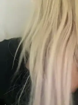 Bustyblondebabe32 online show from January 14, 8:53 am