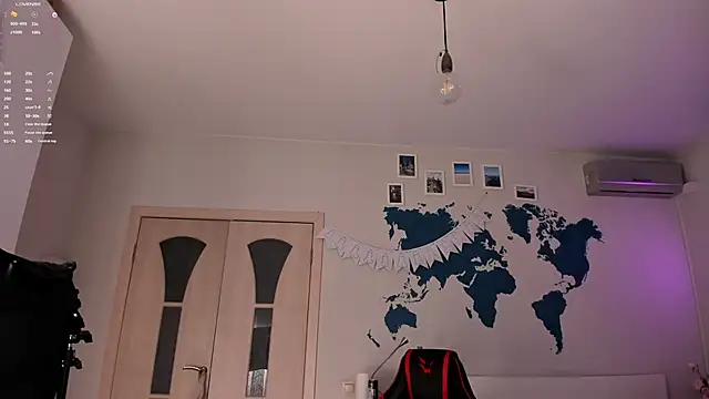 LisaLaas online show from December 13, 1:44 pm