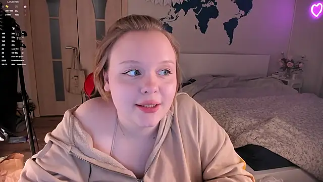 LisaLaas online show from December 14, 4:20 pm