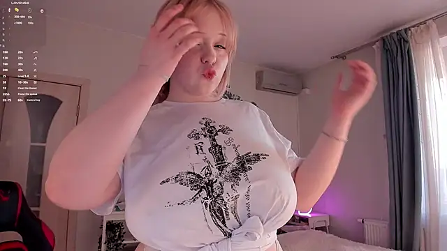 LisaLaas online show from March 21, 1:45 pm