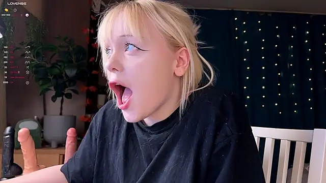 LisaLaas online show from November 22, 8:52 pm