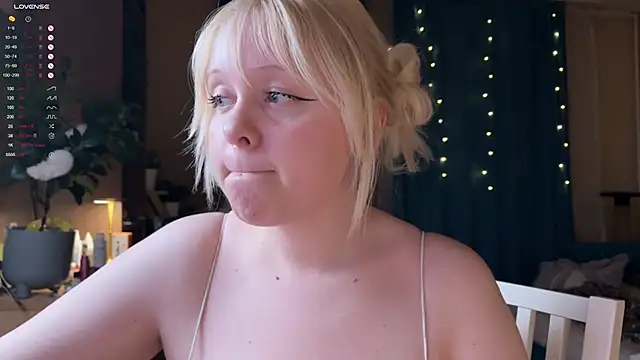 LisaLaas online show from March 29, 8:20 pm