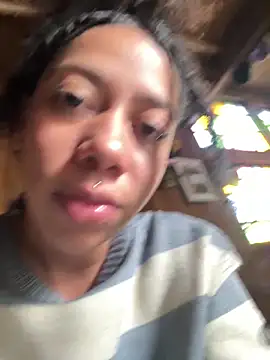 Miley and Vash online show from March 5, 7:43 pm