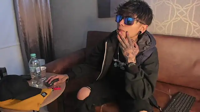 AcidMilo online show from December 12, 1:06 pm