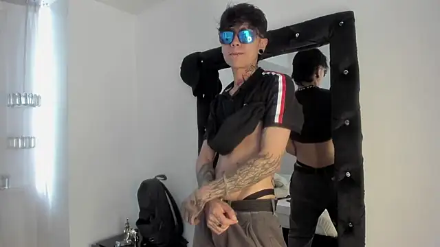 AcidMilo online show from December 18, 4:06 pm