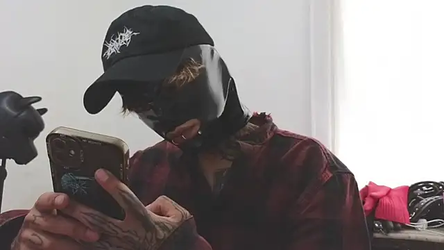 AcidMilo online show from March 4, 8:27 pm