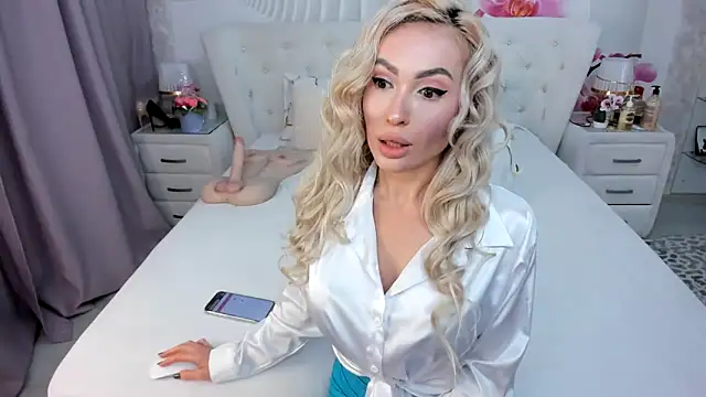 HottieSweetBritney online show from April 11, 3:27 pm