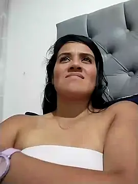 zhayra rose online show from December 6, 4:25 am