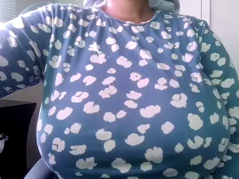 Snapshot of Charlie-Crawford chatting on July 4, 7:25 am Charlie-Crawford online show from July 4, 7:25 am