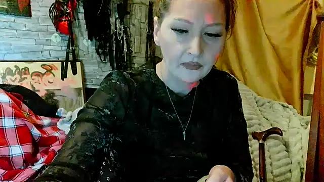 dominatrixredsonyja online show from February 7, 8:34 pm