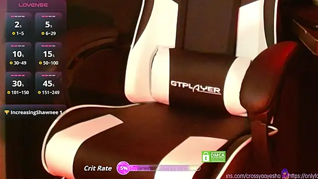 Snapshot of CrossyAayesha chatting on November 1, 2:52 pm CrossyAayesha online show from November 1, 2:52 pm