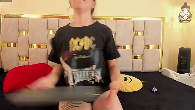 Snapshot of ttata_3 chatting on February 11, 11:01 pm ttata 3 online show from February 11, 11:01 pm