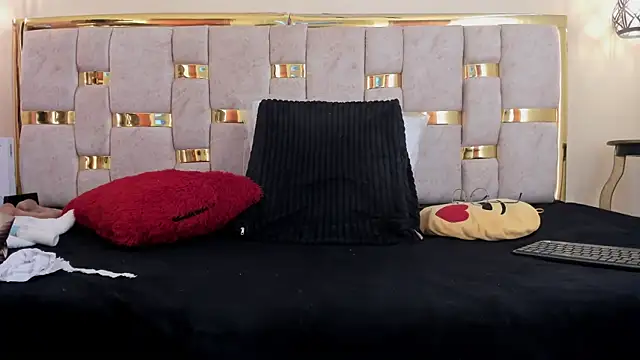 Snapshot of ttata_3 chatting on November 27, 12:18 pm ttata 3 online show from November 27, 12:18 pm