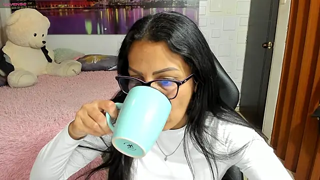 alma blue online show from March 25, 10:49 pm