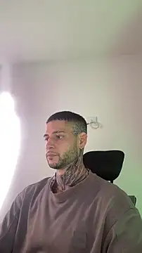  jamesleandros1 online show from February 20, 1:33 pm