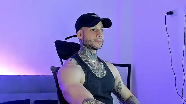  jamesleandros1 online show from June 14, 10:34 pm