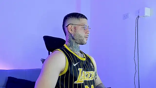  jamesleandros1 online show from June 19, 10:02 pm