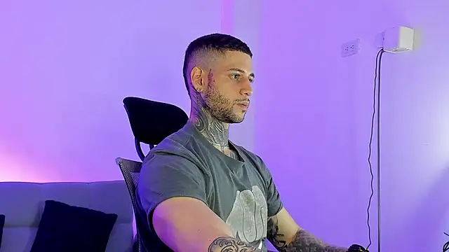  jamesleandros1 online show from June 23, 11:25 pm