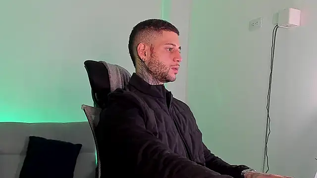  jamesleandros1 online show from June 28, 2:28 am