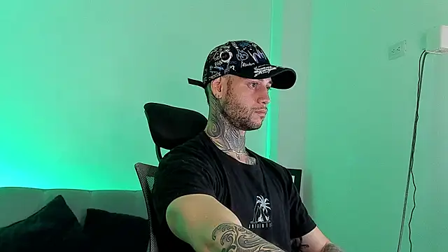  jamesleandros1 online show from June 29, 4:19 am