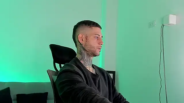  jamesleandros1 online show from July 4, 2:56 pm
