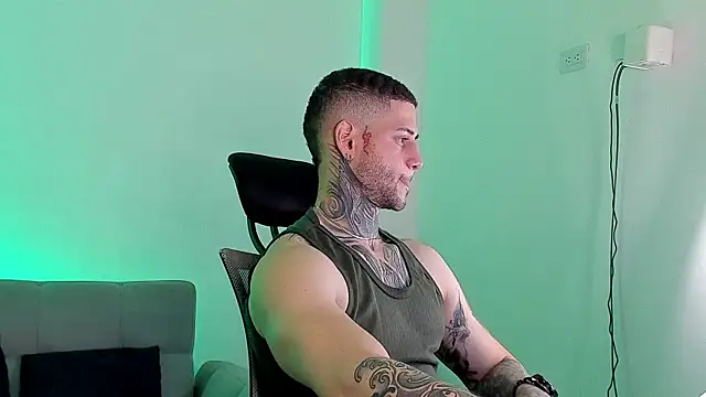  jamesleandros1 online show from July 18, 6:56 pm