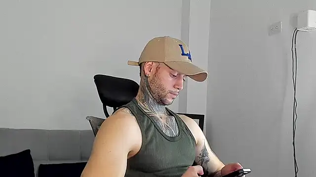  jamesleandros1 online show from July 19, 8:01 pm