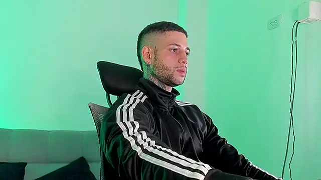  jamesleandros1 online show from August 2, 9:46 pm