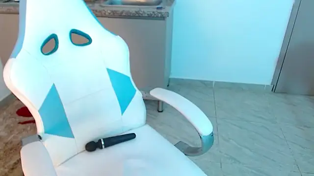 PIA STONE online show from February 14, 8:37 pm