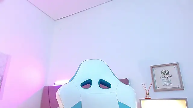 PIA STONE online show from March 6, 7:54 pm