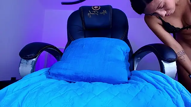 naomi kyse online show from May 13, 3:04 am