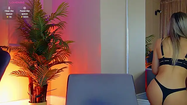 Avril Cyrus online show from November 19, 8:14 am