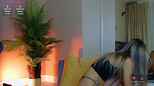 Avril Cyrus online show from February 16, 8:10 am