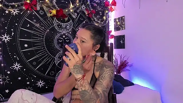 Eva Lee  online show from December 16, 8:19 am