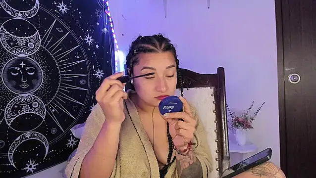 Eva Lee  online show from February 5, 9:25 am