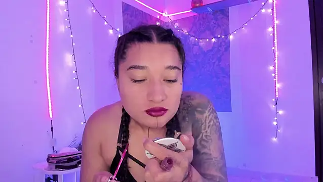 Eva Lee  online show from June 20, 10:07 am