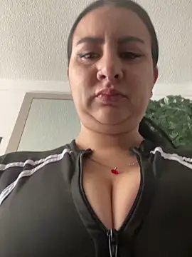 Abril Luv online show from October 9, 1:20 pm