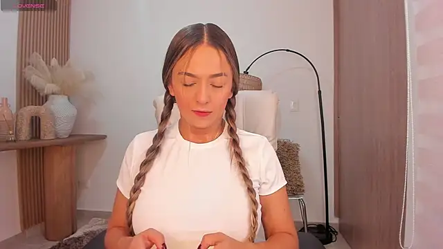 wandathompson  online show from March 17, 10:07 am