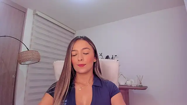 wandathompson  online show from April 10, 10:09 am