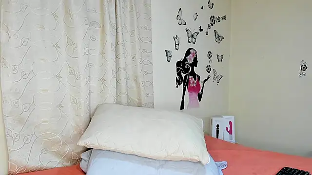 Snapshot of Juli_Castillo8 chatting on March 9, 1:26 pm Juli Castillo8 online show from March 9, 1:26 pm