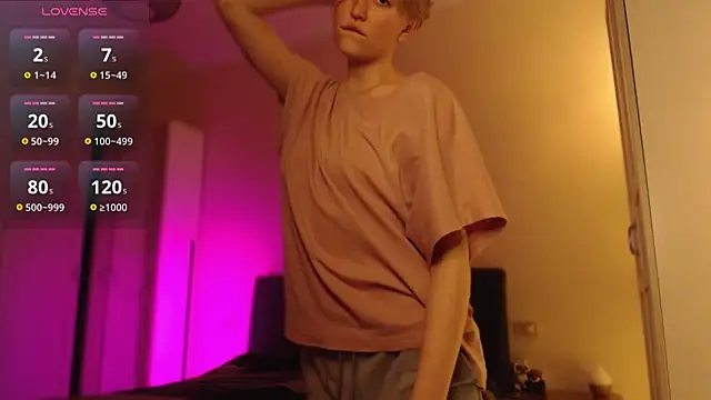 Snapshot of iilovetomatoes chatting on February 12, 10:49 pm iilovetomatoes online show from February 12, 10:49 pm