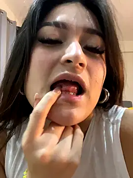 Snapshot of LuceroRm chatting on September 21, 3:52 am LuceroRm online show from September 21, 3:52 am